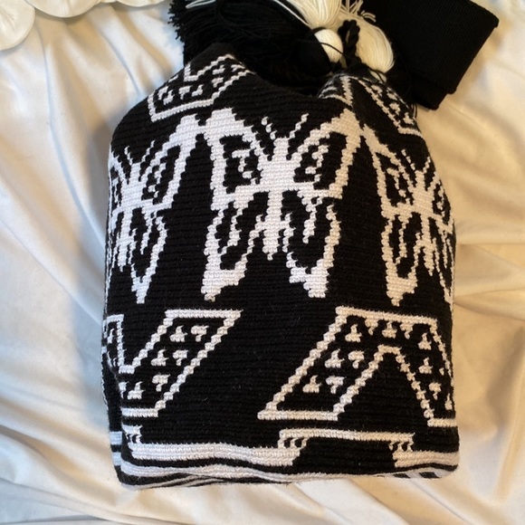 Black and White Butterfly Pattern Large Wayuu Drawstring Crossbody Mochila Bag - Picture 5 of 11